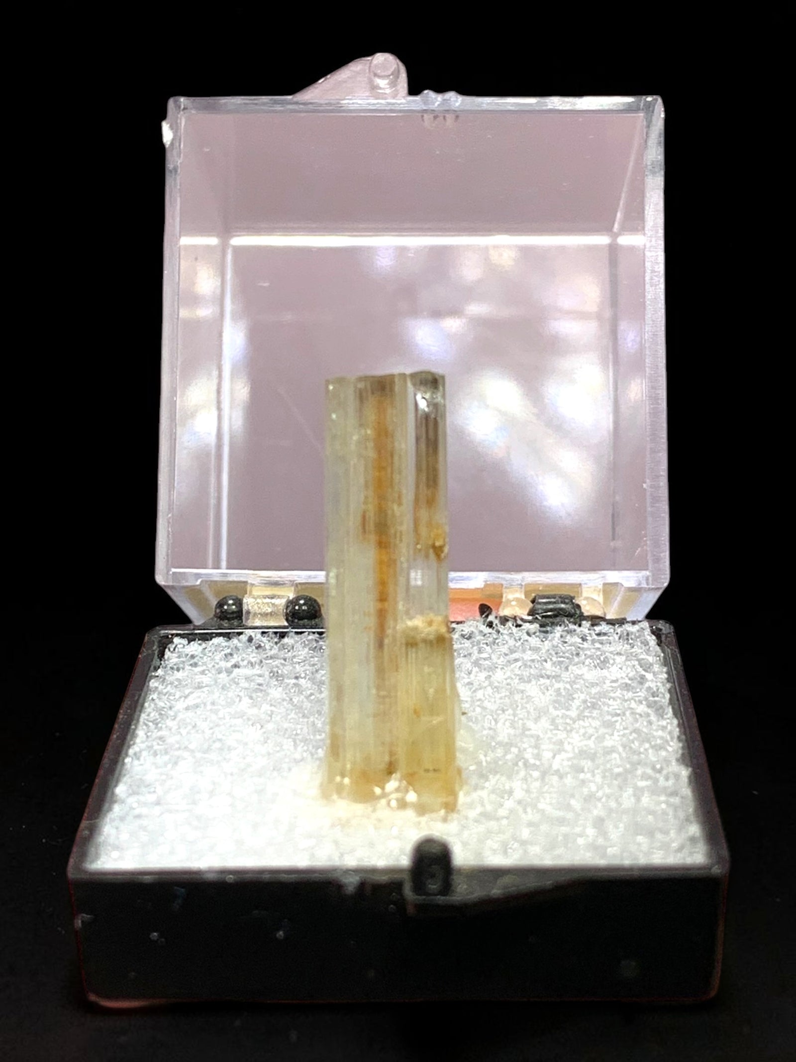 Scapolite, Minas Gerais, Brazil