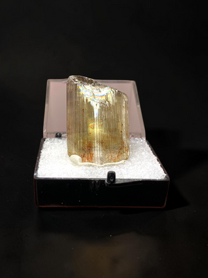 Diaspore (var. Zultanite), Turkey