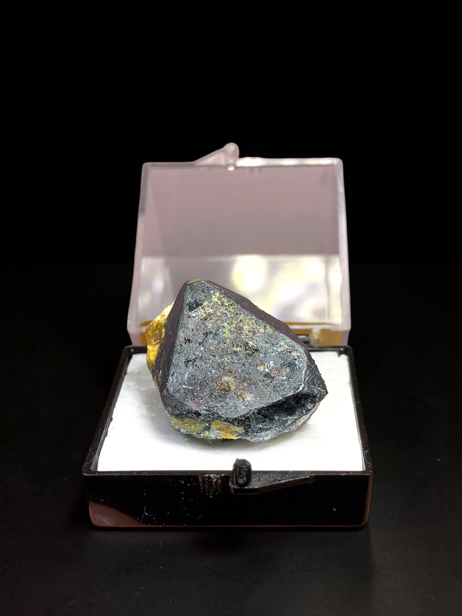ILmenite w/ Hydrotalcite, Snarum, Norway