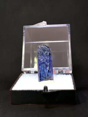 Tanzanite, Merelani Hills, Tanzania