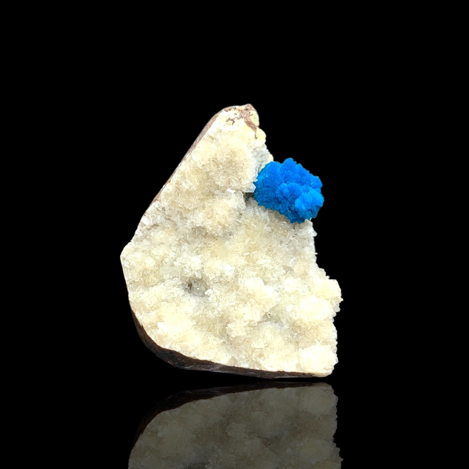 Cavansite on Stilbite, Maharashatra, India.