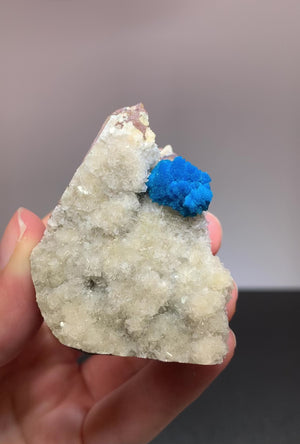 Cavansite on Stilbite, Maharashatra, India.