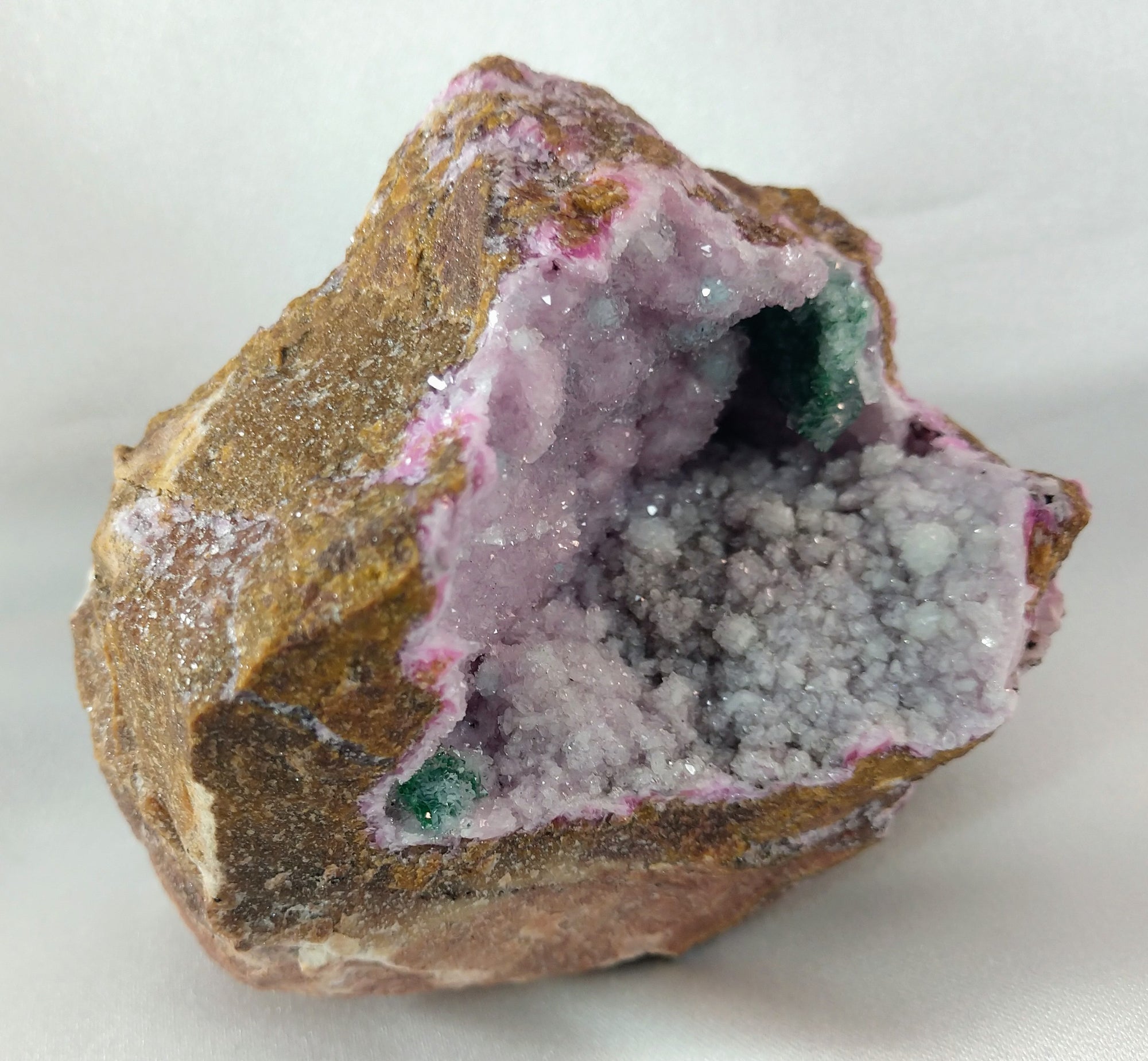 Spherocobaltite with Malachite and Quartz 