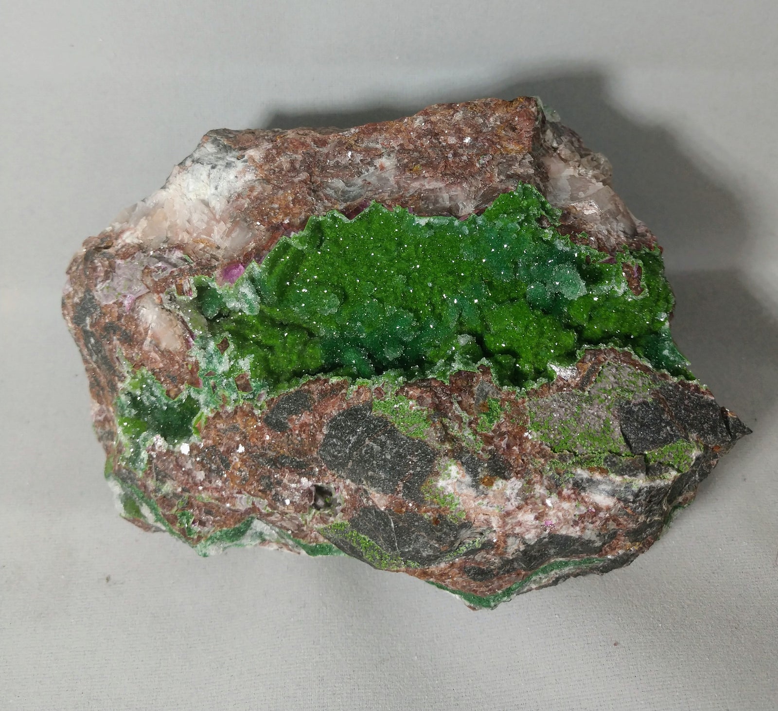 Conichalcite with quartz and calcite